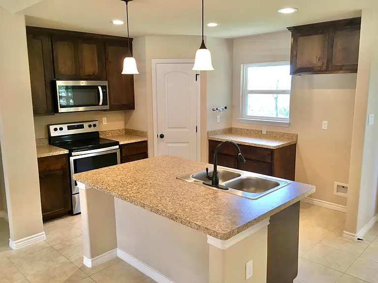 391 Windy Hill Dr — Photo 2