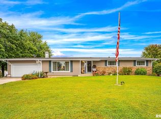 204 W Joseph St, Roanoke, IL 61561