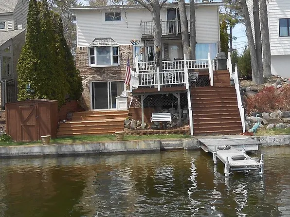 423 Shady Oaks St, Lake Orion, MI 48362
