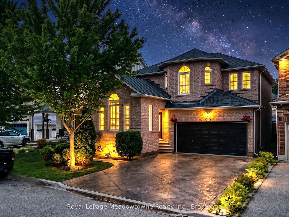 1st image of 1201 Fox Cres