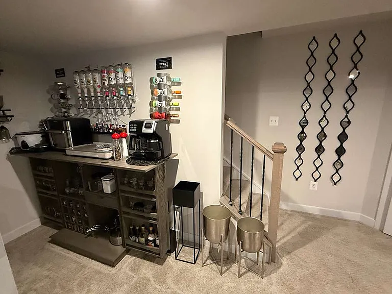 7521 Blue Sun Dr #BASEMENT — Photo 10