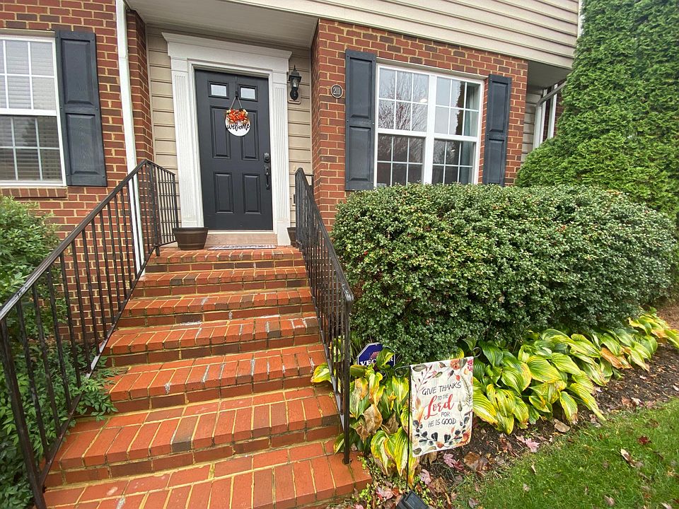 1st image of 110 Aaron Pl APT 211