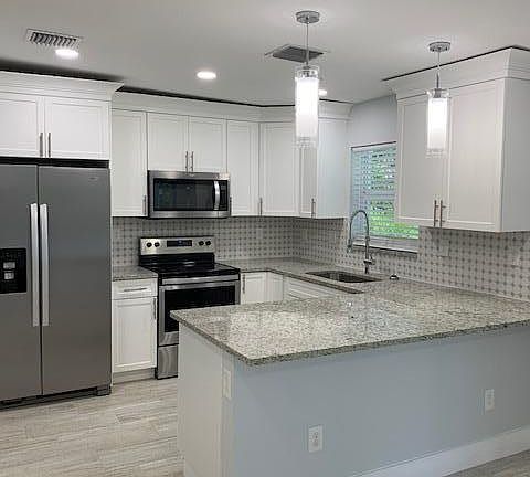 4th image of 425 E Lakewood Rd #1