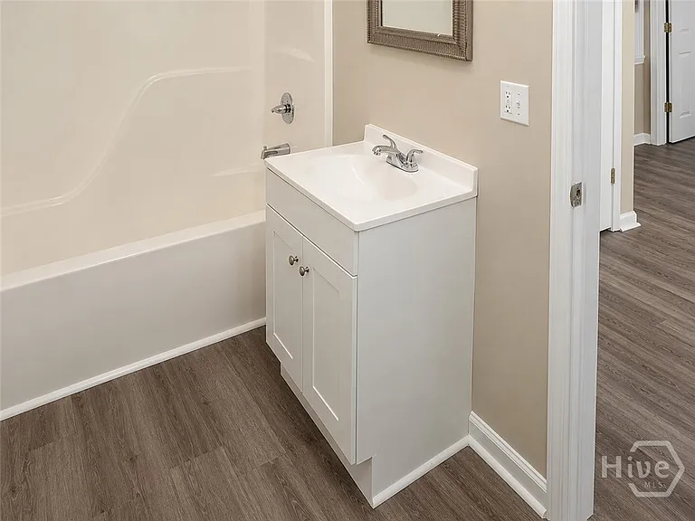 312 N Jefferson St NE — Photo 15