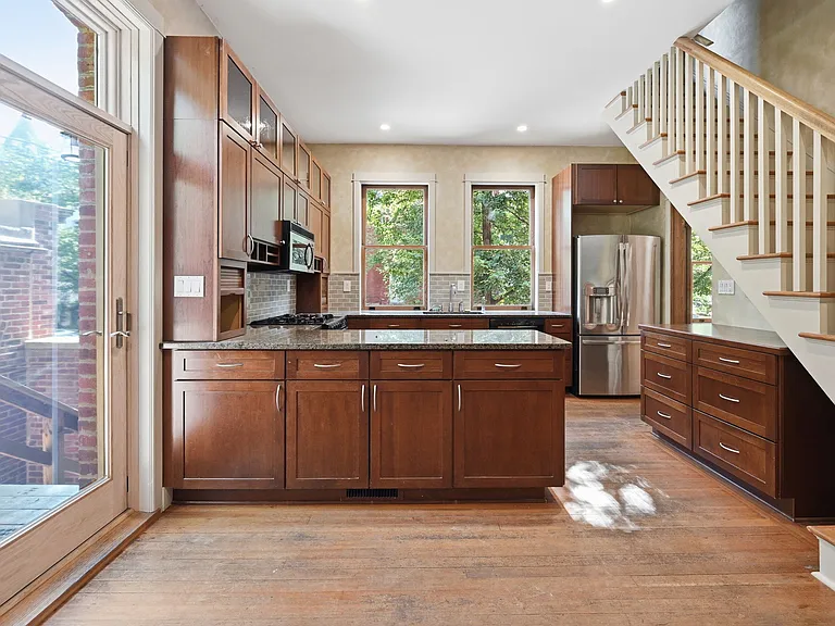 922 E Capitol St NE — Photo 14