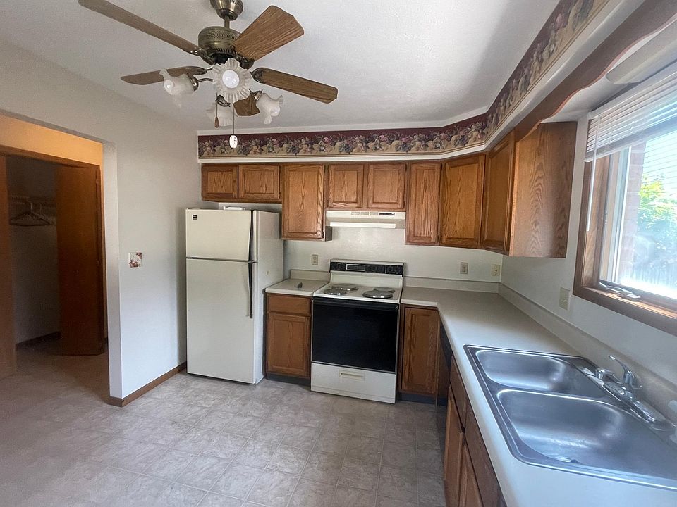 208 Maple St 208, Minonk, IL 61760 Zillow