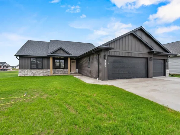 1399 Crossroads Dr, De Pere, WI 54115