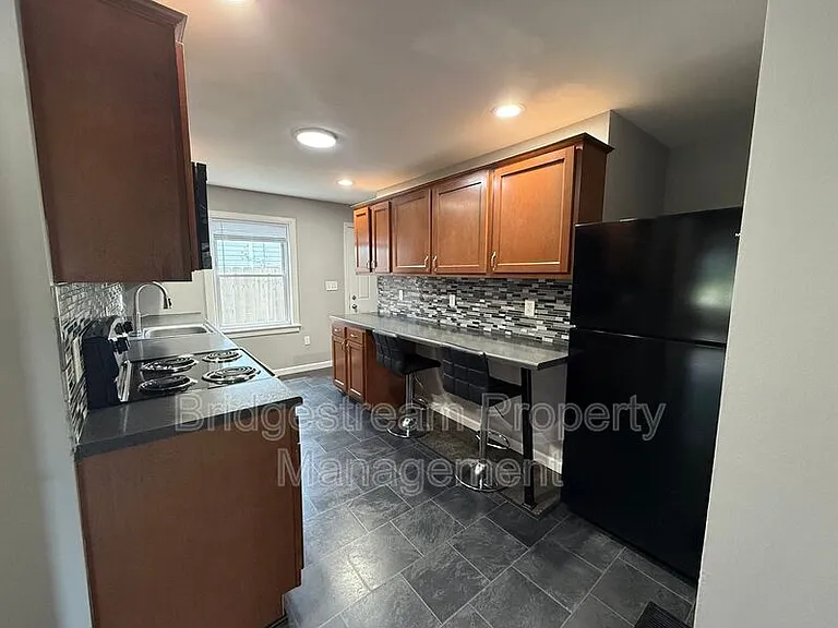 1102 S Crawford St — Photo 3