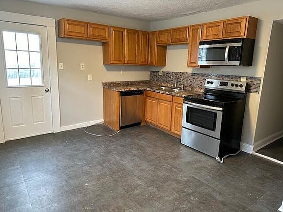 5th image of 171 Arceme Ave