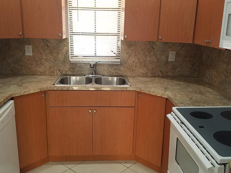 1501 SW 122nd Ave — Photo 7