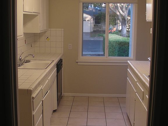 4th image of 320 Maclane St