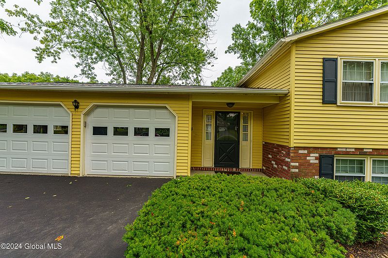 2nd image of 838 Huntingdon Drive