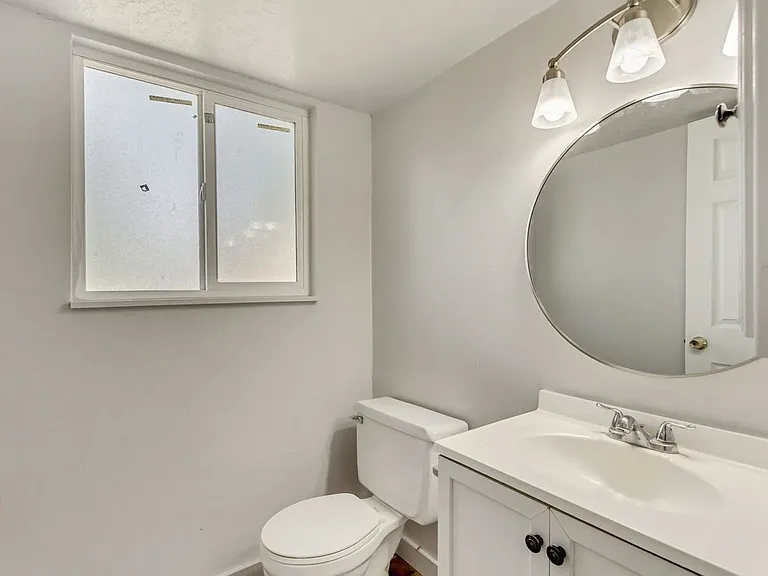 505 E Mansfield Ave — Photo 6
