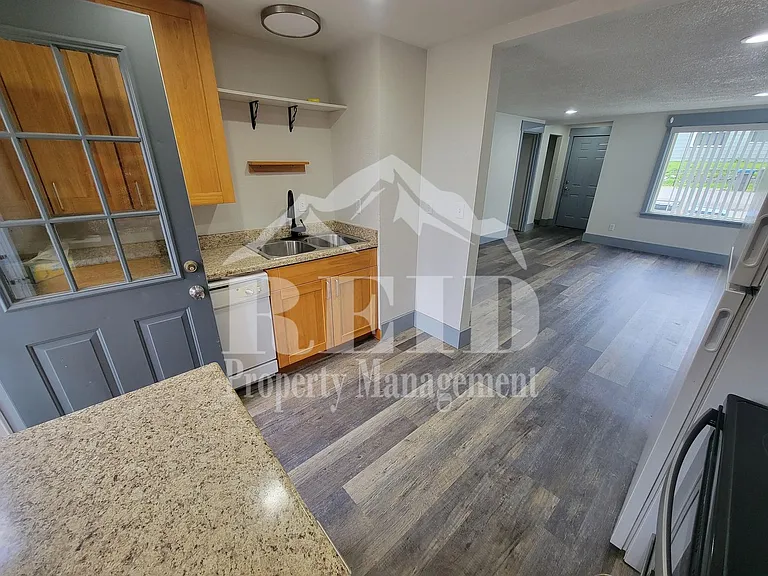 1212 Evans Ave W — Photo 14