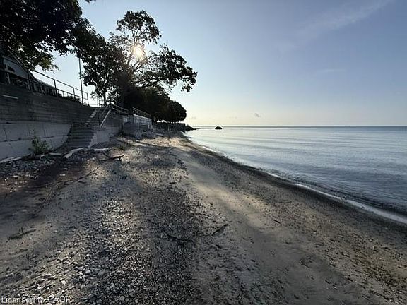 4th image of 6 Summerhaven Cres