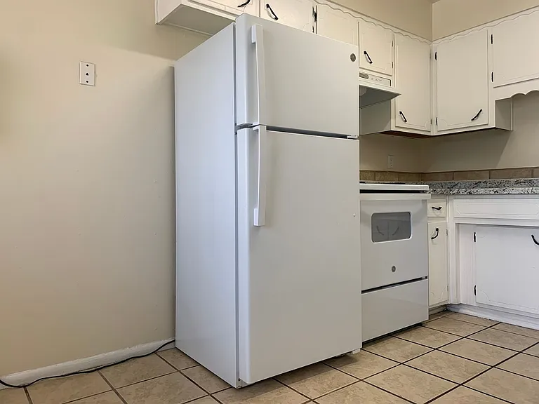 One Bedroom Units with Walk-in Closet — Photo 3