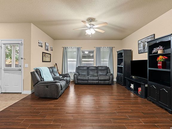3rd image of 129 Benton Dr