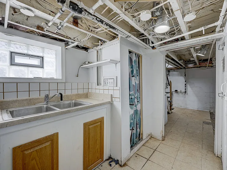 813 S Center St — Photo 35