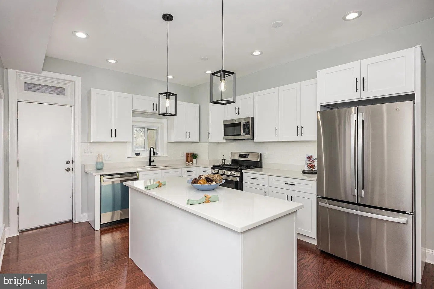 3 bed, 3.5 bath, 1857 sqft, $2,400 — Photo 4