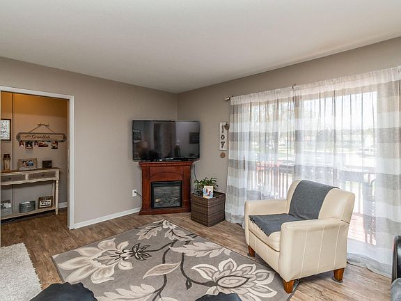 2nd image of 707 2nd Ave SW #7