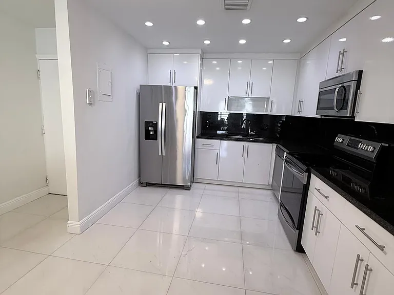 4060 N Hills Dr #31 — Photo 4