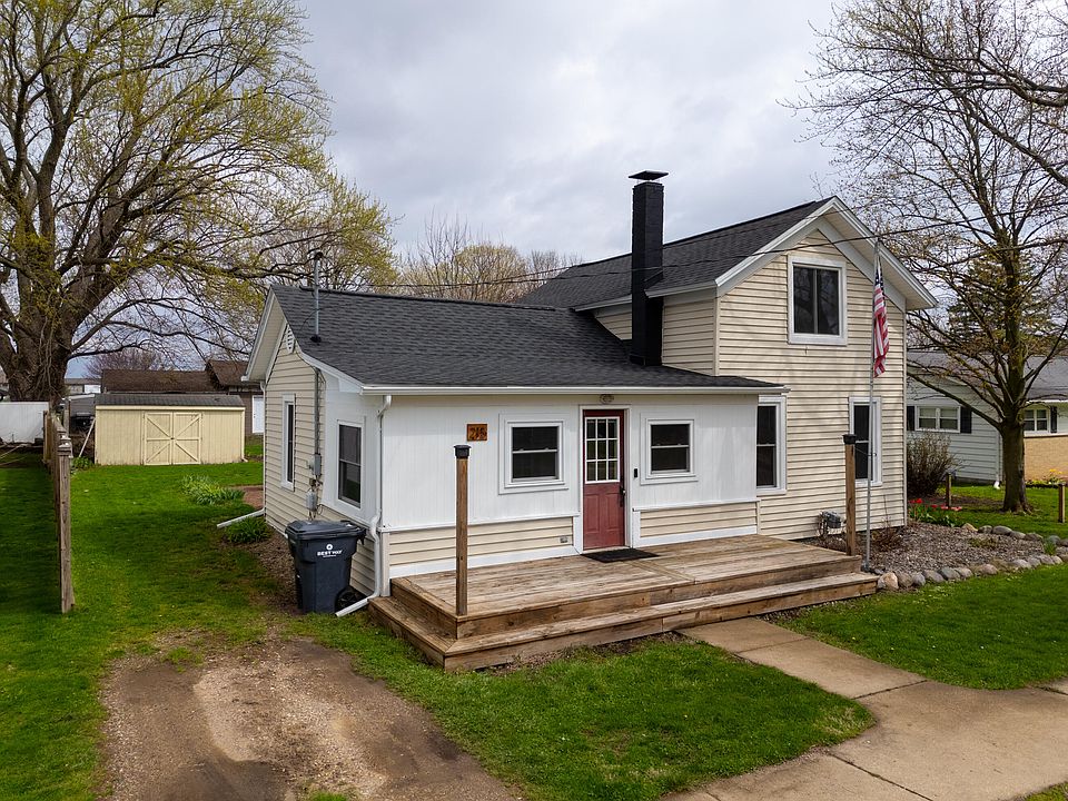 1st image of 215 Lincoln St