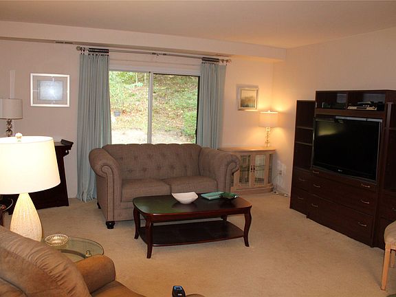 2nd image of 15 Oak Ct #15