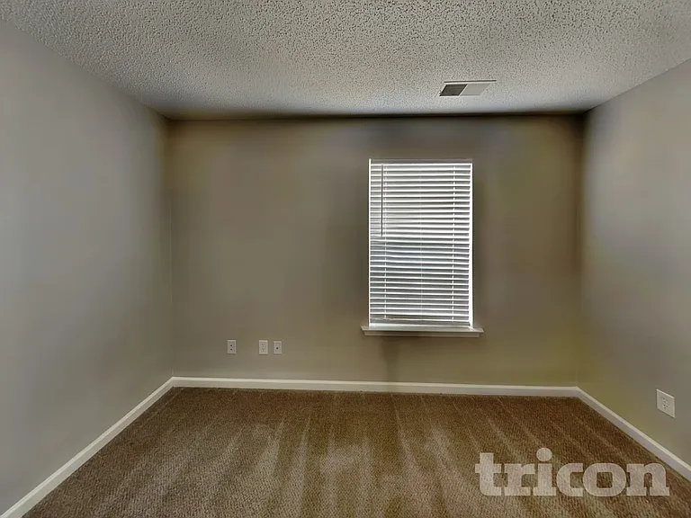 2208 Ballingarry Dr — Photo 18