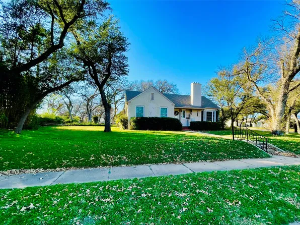 401 S Hillcrest Ave, Eastland, TX 76448