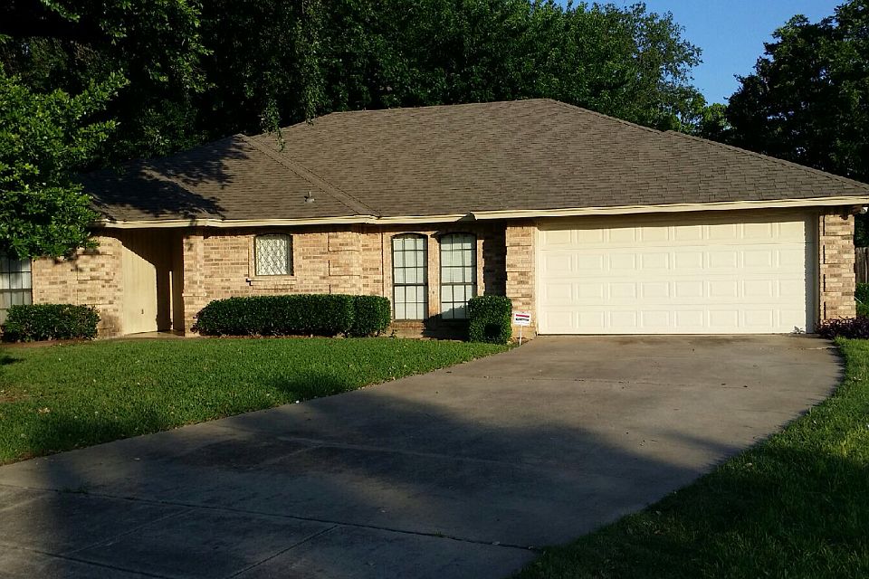 1st image of 404 Grant Cir