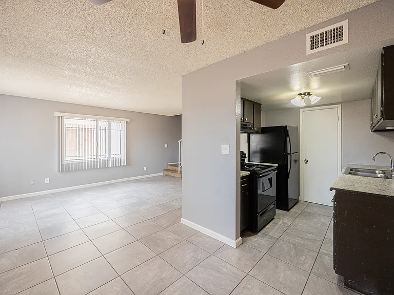5414 W Lynwood St — Photo 9