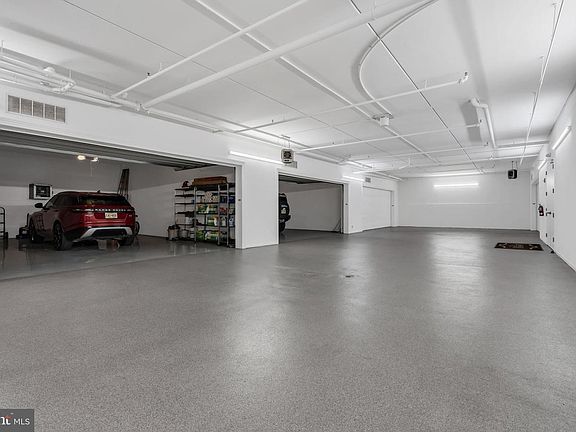 3rd image of 1041 Oval Rd