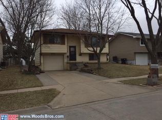 441 Oregon Trl, Lincoln, NE 68521