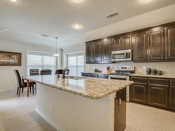 4th image of 105 Trailwood Ct