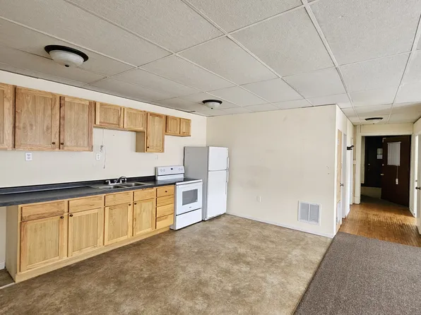 312 Sycamore St, Cambridge, IA