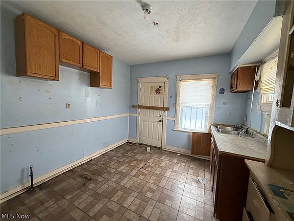 4th image of 3388 E 128th St