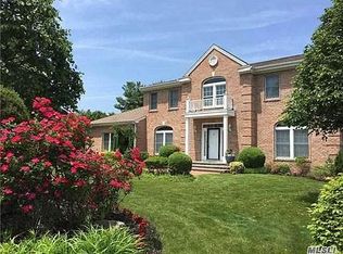 21 Woodbury Farms Dr, Woodbury, NY 11797