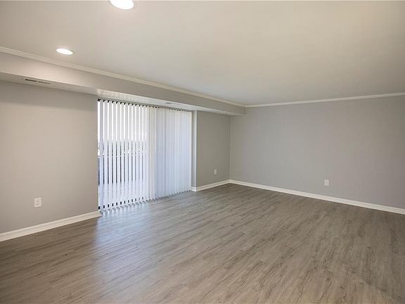 5th image of 9520 Cove Dr Unit C14