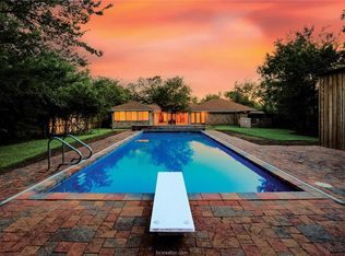 1811 Shadowwood Dr, College Station, TX 77840