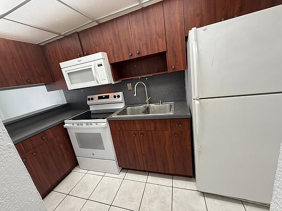 3rd image of 1305 W 46th St Unit 221-1