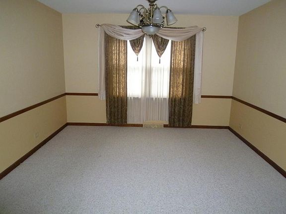 5th image of 124 Plymouth Ct