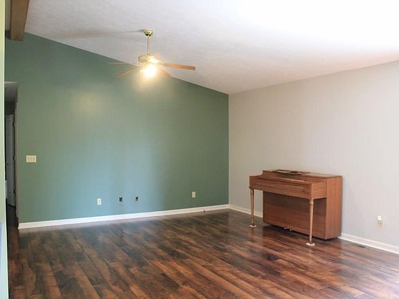 5th image of 402 S Park St