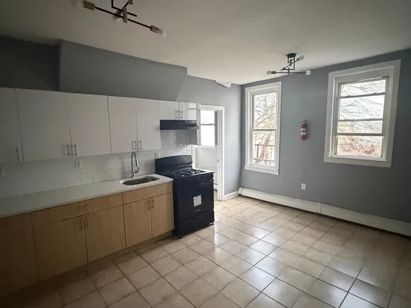 280 Hunterdon St APT 2, Newark, NJ 07103