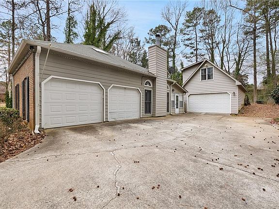 2nd image of 407 Walnut Grove Rd