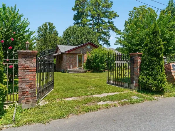 601 Stillwood Dr, Dalton, GA 30721