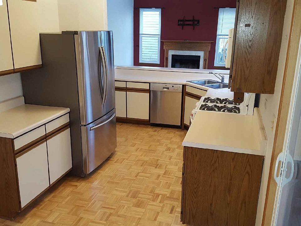 Eat in kitchen