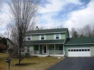 18 Carlyle Ct, Ballston Lake, NY 12019