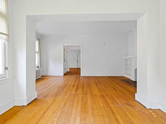 5th image of 2616 W Sunnyside Ave