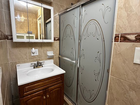 4th image of 619 Willow Ave APT 1R