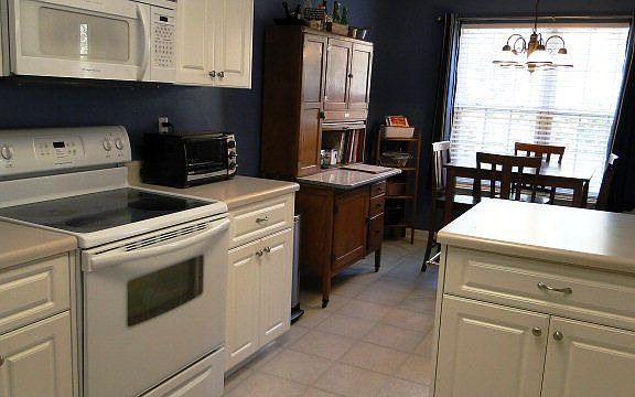 5th image of 470 Saint Julian Pl